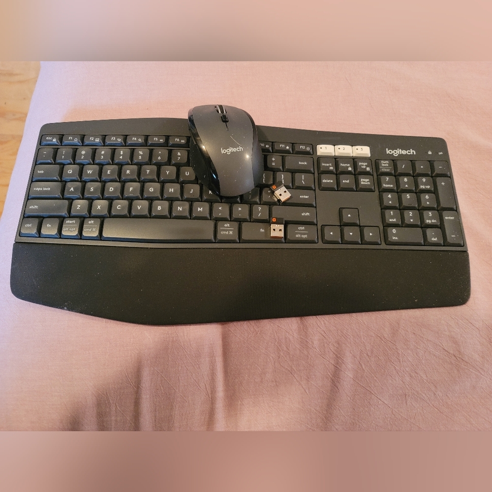 Logitech MK850 Black Keyboard and Mouse Combo